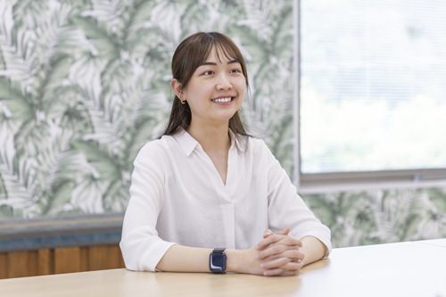 日本で就職したいと考えた理由を語る劉さん